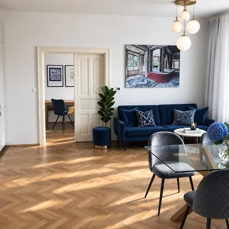Elegant 75 M2 With Vltava River Views Appartamento *