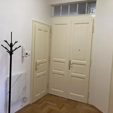 Elegant 75 M2 With Vltava River Views Appartamento Praga